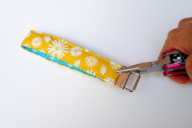 How to sew a fabric key fob with SE1900 Brother